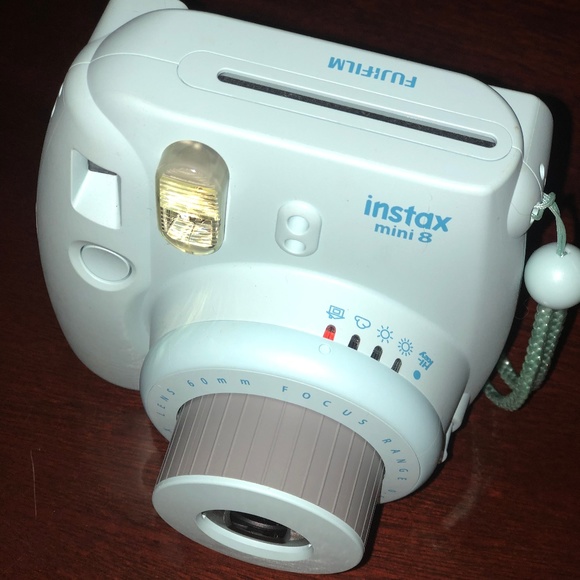 Fujifilm Polaroid Camera - Picture 2 of 4